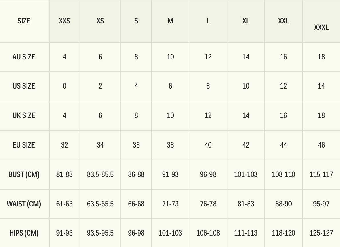 Robe midi Marguerite en satin à pois noirs et blancs, dos nu et bretelles.